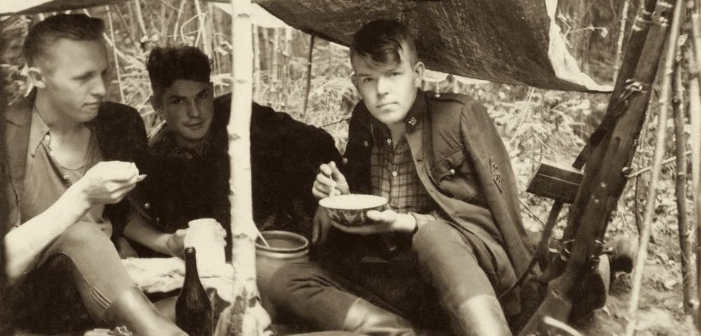 Фотография партизан из района Кюстутис слева на право: Петрас Озелис-Янутис, Феликсас Урбонас-Альгирдас и Юозас Урбонас-Юнукас