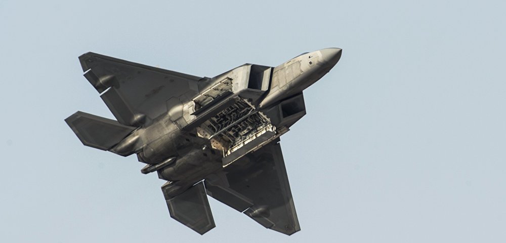 Многоцелевой истребитель F-22 Raptor