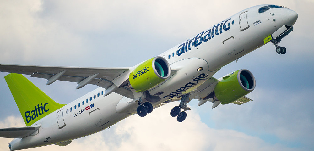Самолет компании "airbaltic"