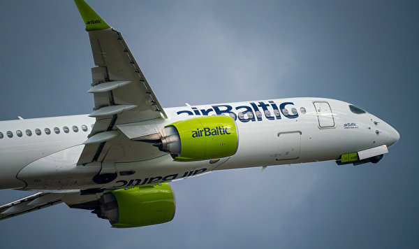 Самолет компании "airbaltic" Самолет компании "airbaltic"