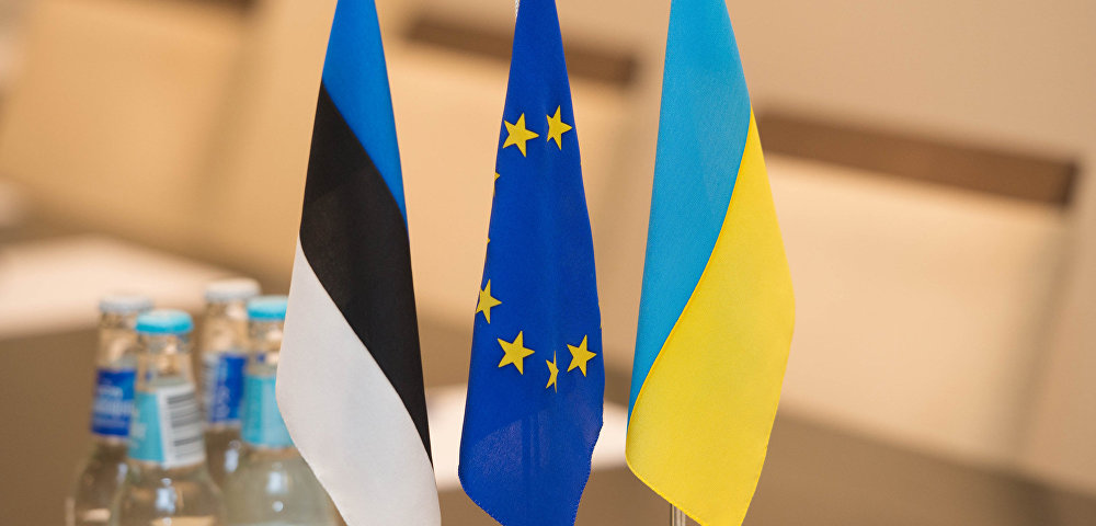 Флажки Эстонии, Украины и ЕС Флажки Эстонии, Украины и ЕС
