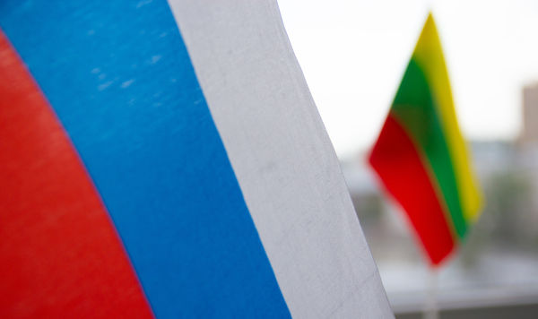 Флаги России и Литвы