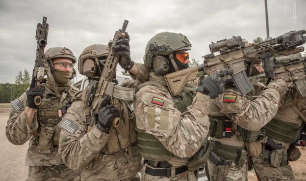 Литовские и американские военнослужащие